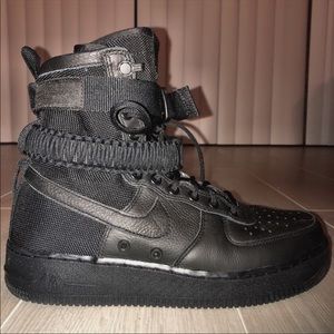 Nike SF Air Force 1 in black high top sz 9 women